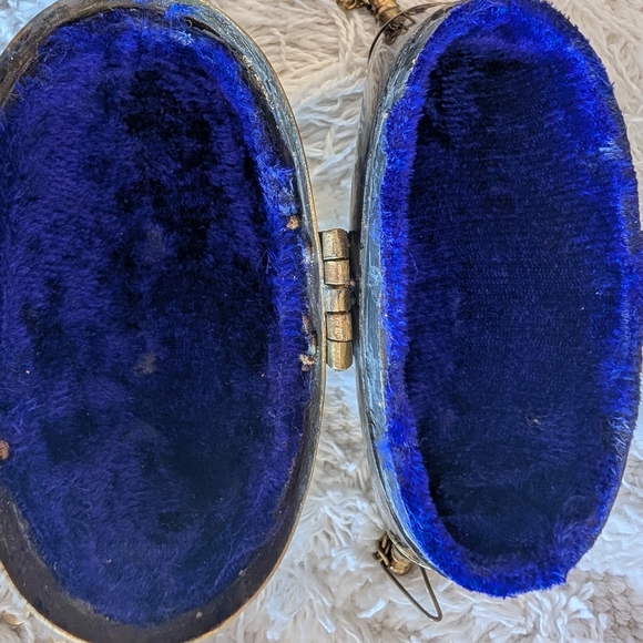 Vintage Metal Bag With Velvet Purple Velvet. - Picture 4 of 5